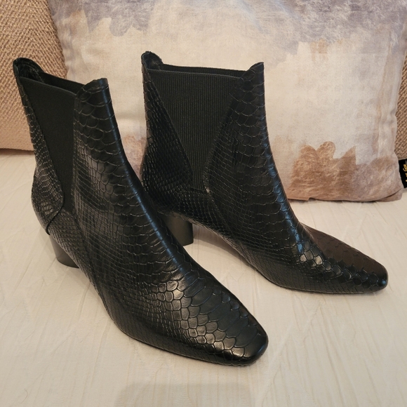 Donald J Pliner snake embossed bootie - Picture 12 of 12